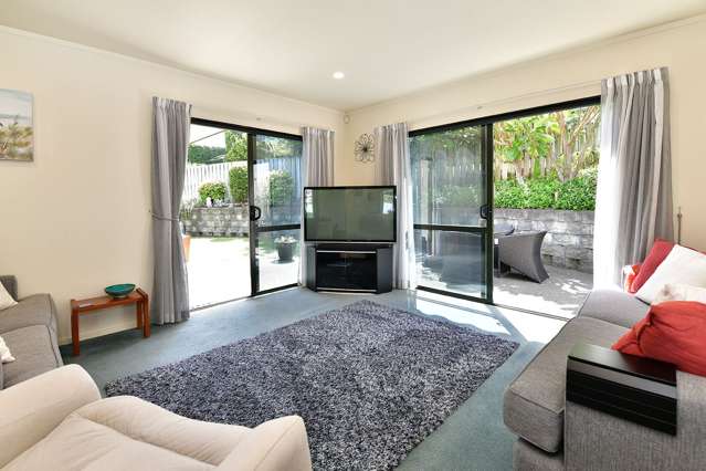 2/8 Knott Road Stanmore Bay_2