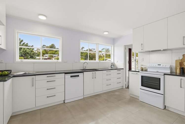 9 Caesars Place Churton Park_10
