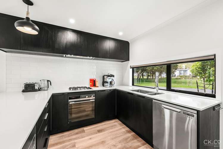 7 Leo Waikari Crescent Wallaceville_8