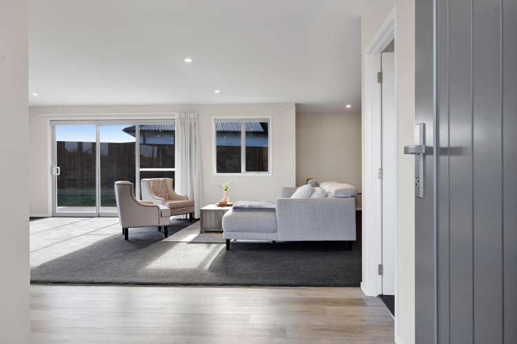 9 Midsummer Avenue_3