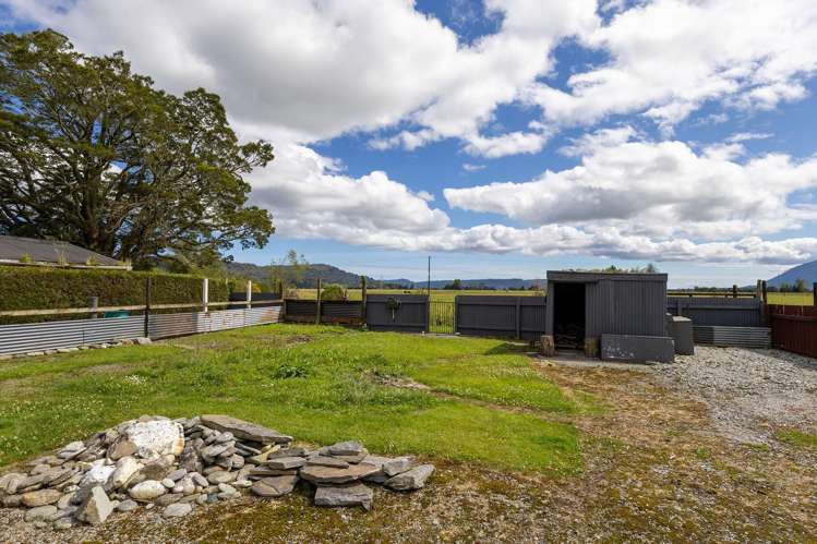 76 Main Road Harihari_11