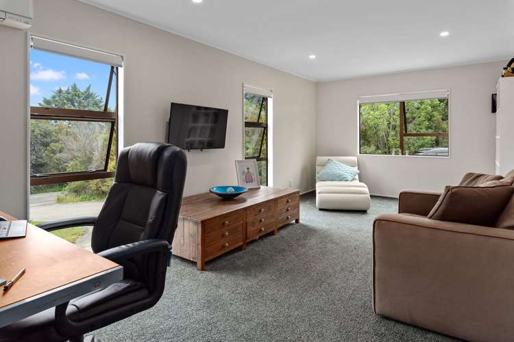 17 Chatham Avenue Paremoremo_16