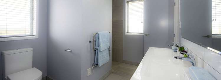 17 Finch Street One Tree Point_5