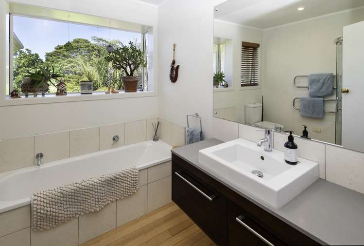 17 Beach Road Mellons Bay_21