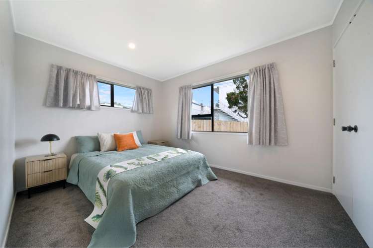 2/40C West Coast Road Glen Eden_11