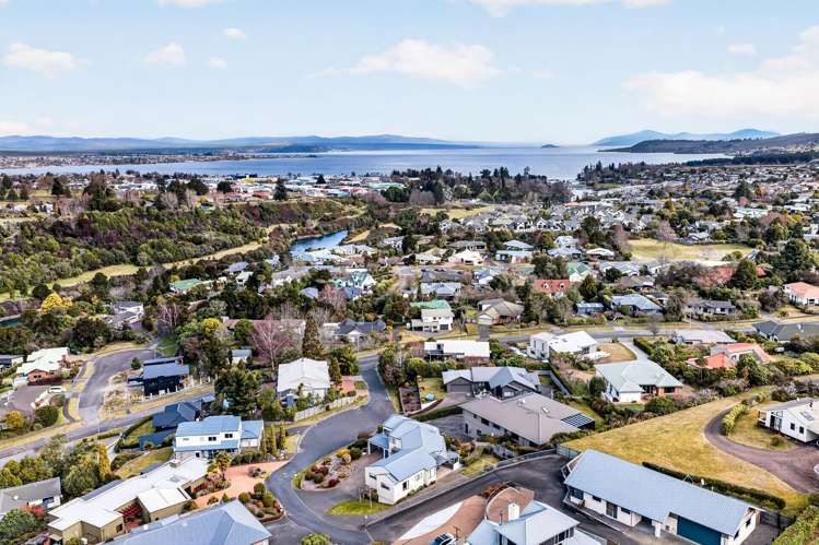 3 Julies Way Rangatira Park_13