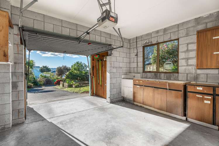 42 Woodward Avenue Mangere Bridge_21