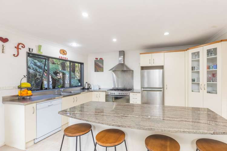 19 Springwater Vale Unsworth Heights_6