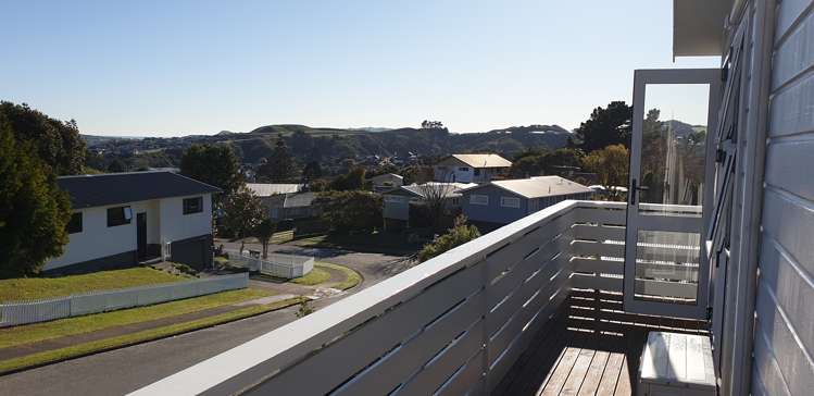 3 Quinn Grove Porirua East_6
