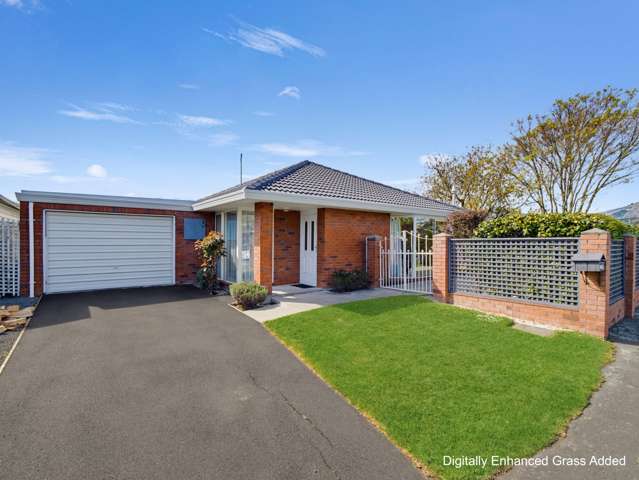 Low Maintenance Living in Popular Location