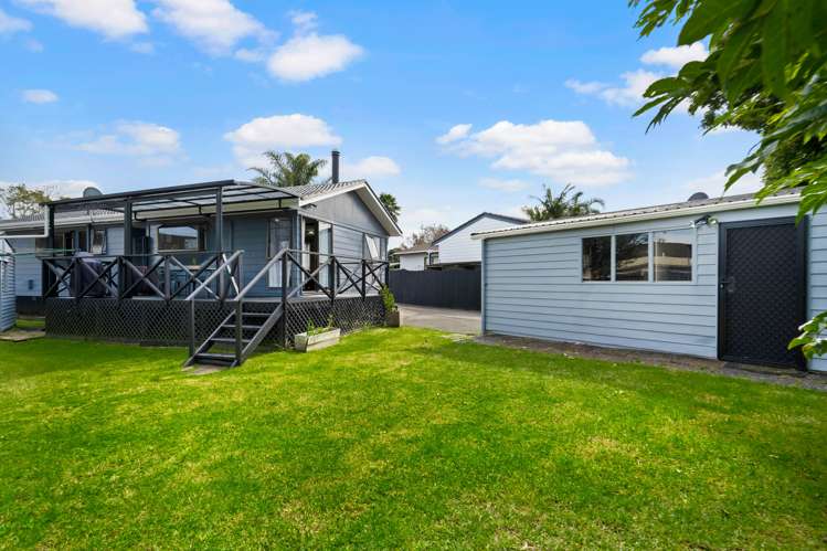 89 Saint Annes Crescent Wattle Downs_18