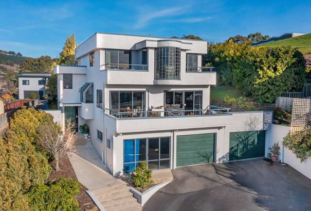 Spacious, Sunny & Ideal For The Big Garage Lovers!!!