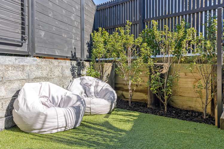 8/3 Fairdale Place Birkdale_11