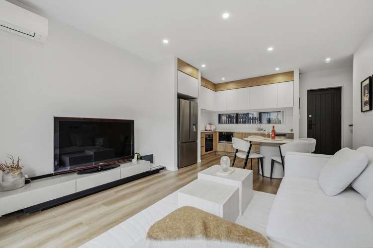 2/143 Carlisle Road_1