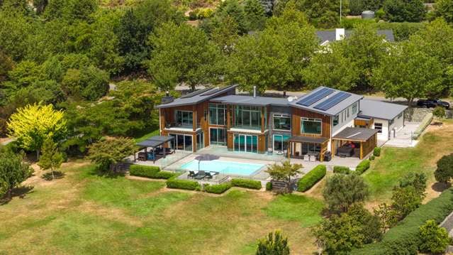 Spacious family lifestyle in Dry Hills Estate