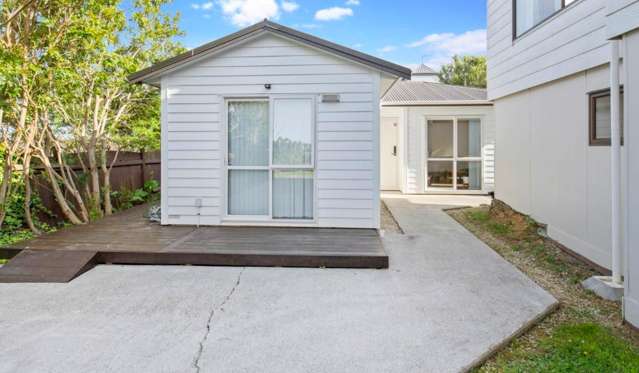 Stylish & Modern 2-Bedroom Granny Flat