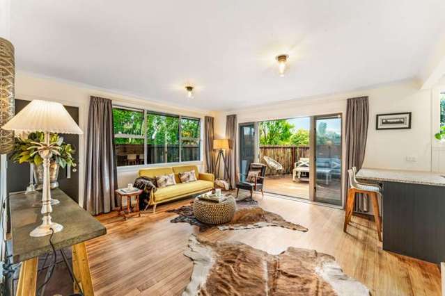 Modern, Sunny & Superbly Located