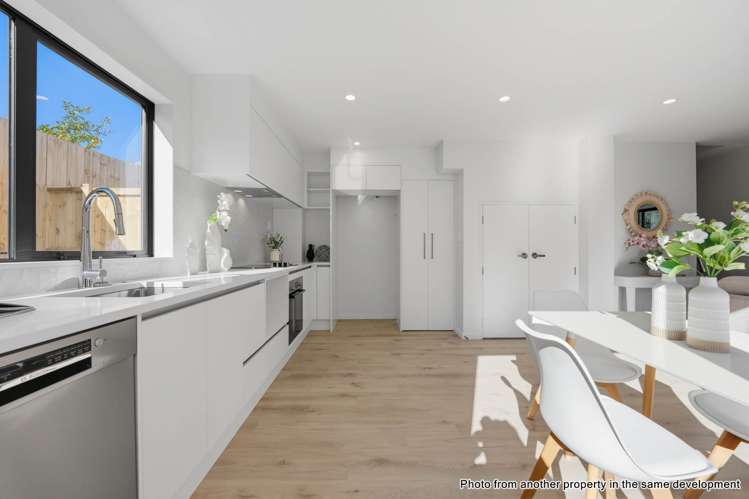 4/3 Gill Avenue Te Atatu Peninsula_8