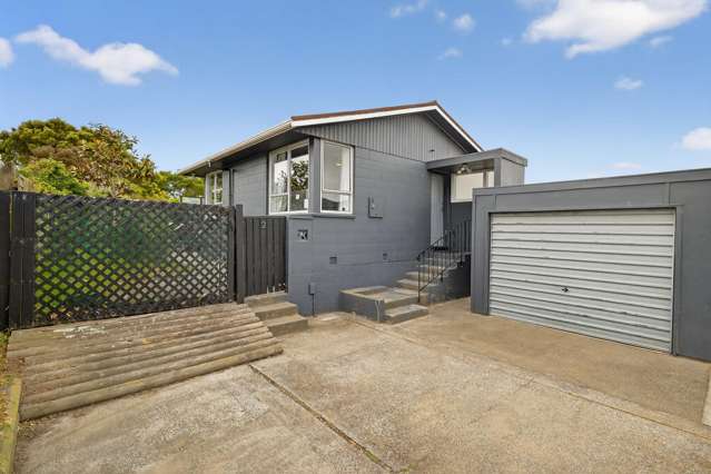 Coastal Lifestyle! Must be Sold!