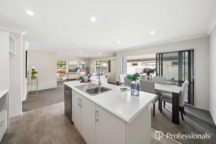 16 Poppy Watts Grove_4