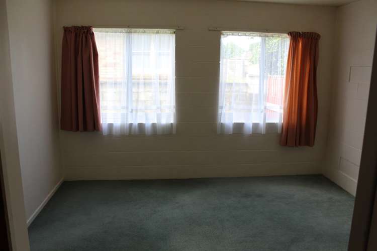 200 Old Farm Road Hamilton East_12