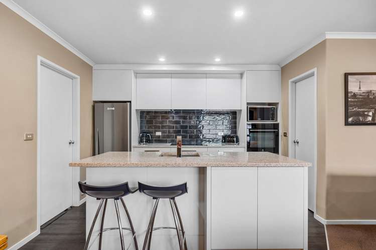 11 Lewis Way Poraiti_5