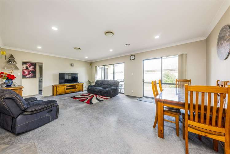 18 Aberdeen Crescent Wattle Downs_5