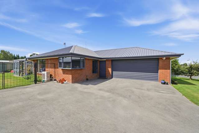 Home + Huge Garage = Endless Potential