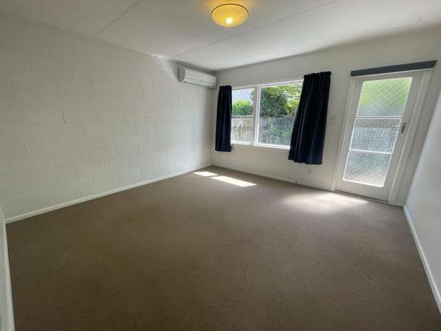 Two bedroom Flat, close to NMIT