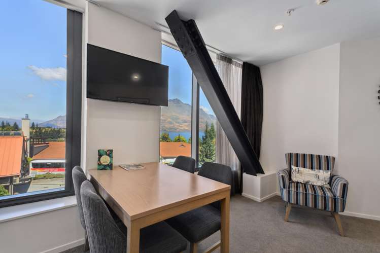 205 (Door 206) Ramada Hotel, 18 Frankton Road Queenstown_8