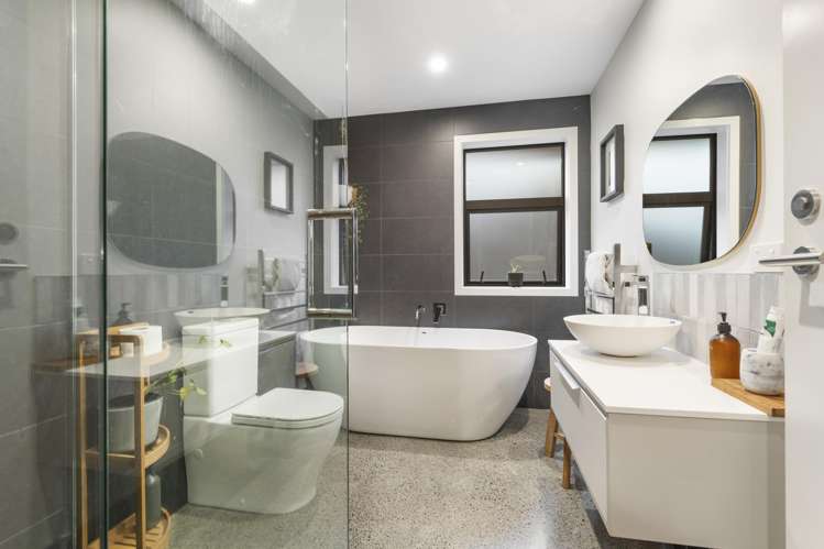 16 Arataki Views Way Glen Eden_23