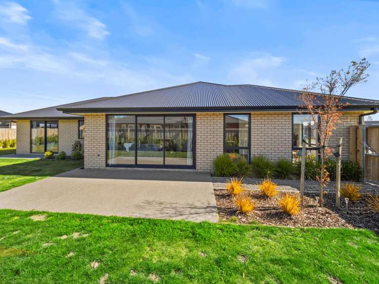 23 Strowan Avenue Elgin_19