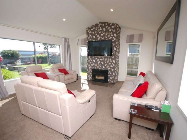 27 Magnolia Rise Waipahihi_7