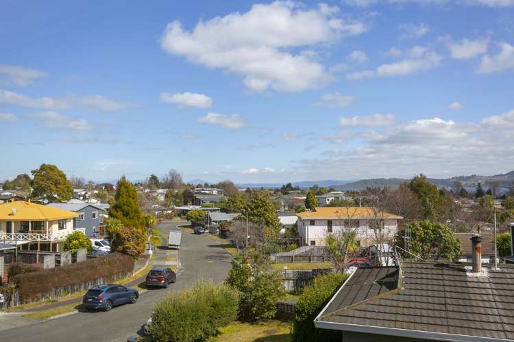 12 Holland Grove Richmond Heights_18