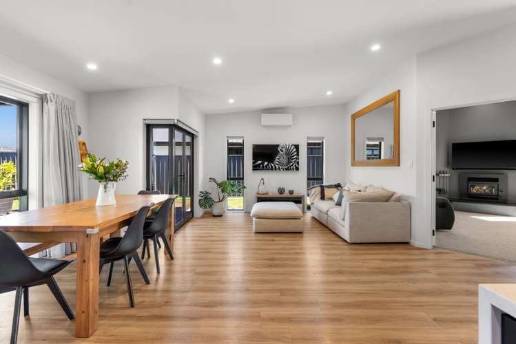 27 Hikawera Drive Frimley_6