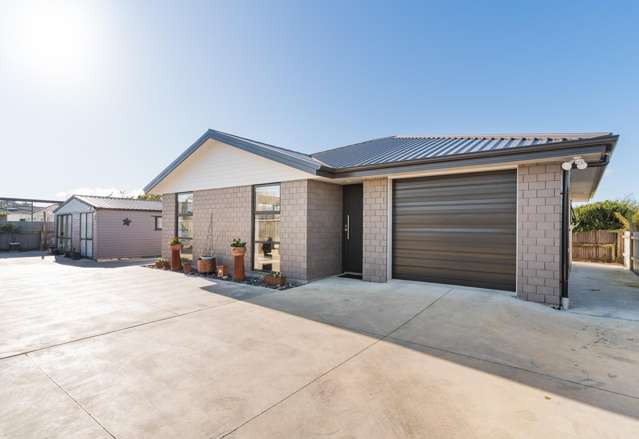 Central Near New Townhouse With A Bonus!
