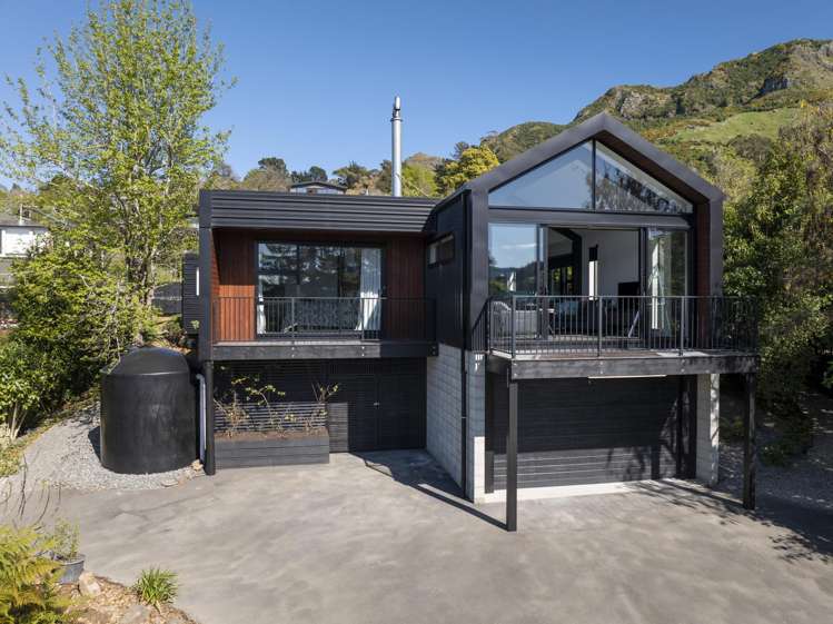 8 Merlincote Crescent Governors Bay_2