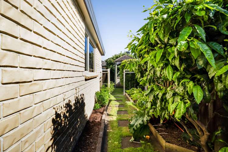 6 Saddle Row Welbourn_24