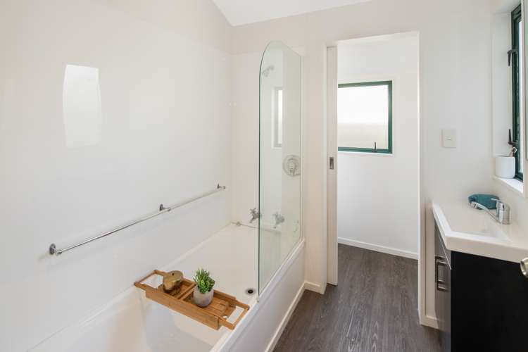 13 Hawtrey Terrace Johnsonville_9