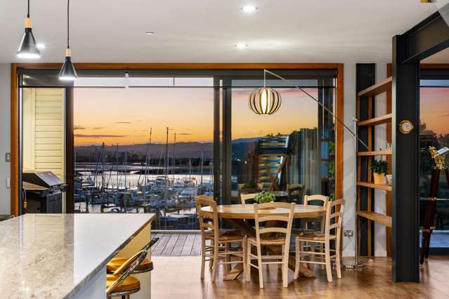 Marina Views, Lock & Leave Convenience