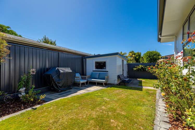 8 Neale Avenue Stoke_16