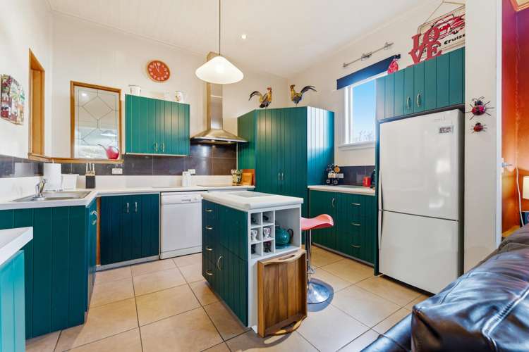 56 Gladstone Road North_5