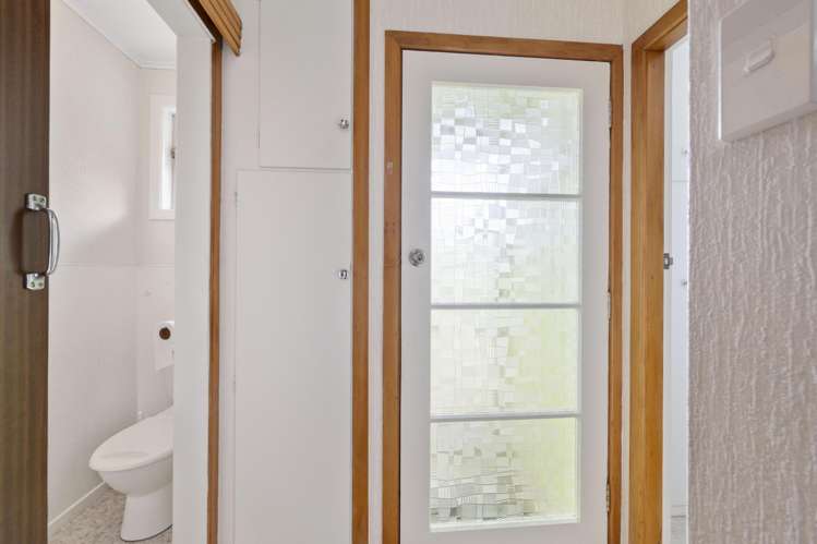 2/4 Severn Place Spotswood_13