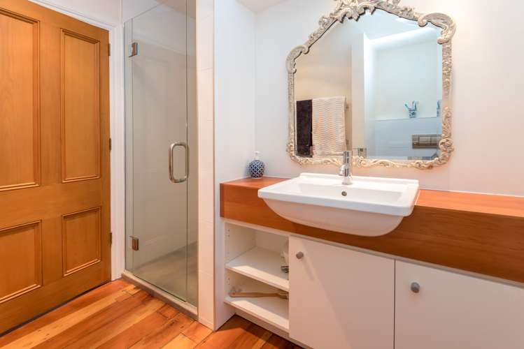 61 Beach Road Mellons Bay_15