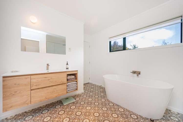 1233 Makino Road Halcombe_14