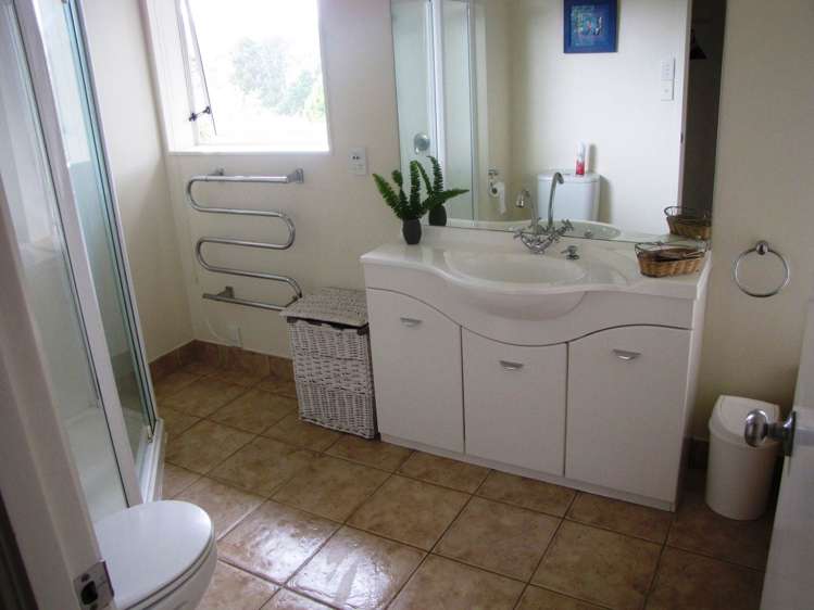 15 Tanglewood Place Cockle Bay_11