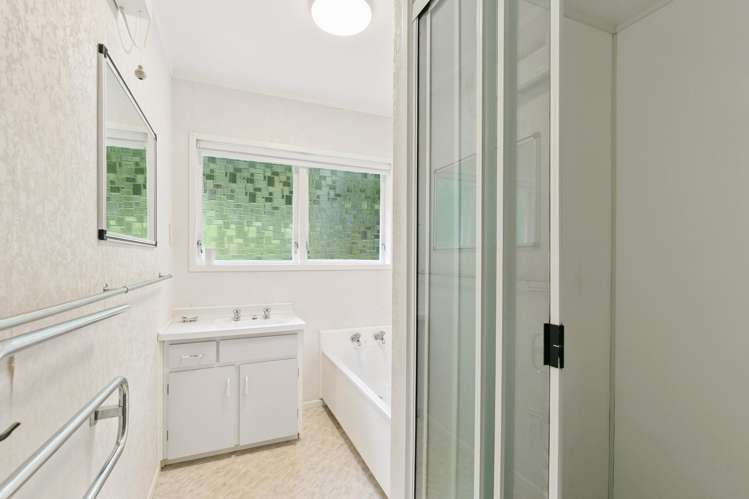 23 Turriff Crescent Tawa_14