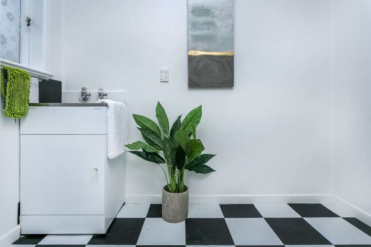 1/1 Anne Road Hillcrest_8