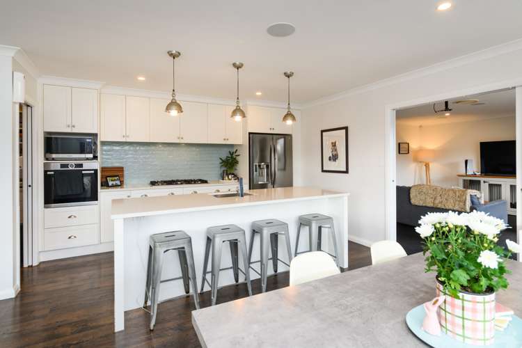 7 Roots Street East Feilding_16