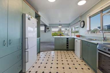 17 Byron Grove_2